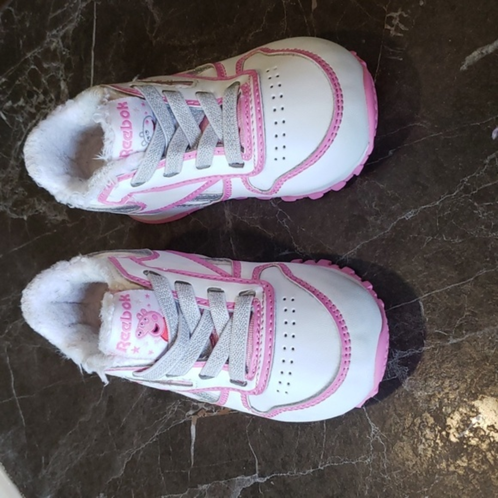 Peppa pig Reebok tennis shoes size 5‎